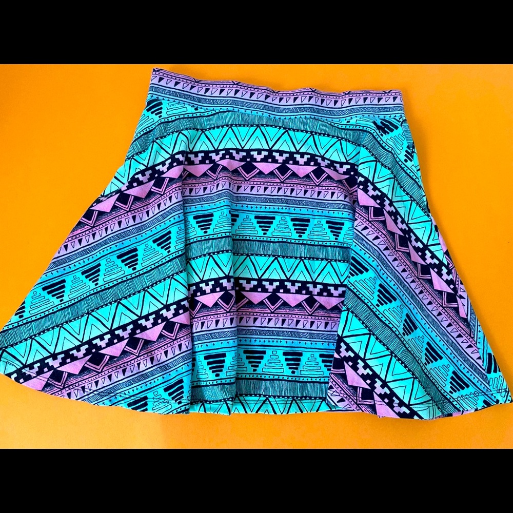 Pink Victoria’s Secret Short Skirt (Beach/Tennis) Chevron/Tribal Pattern S/P